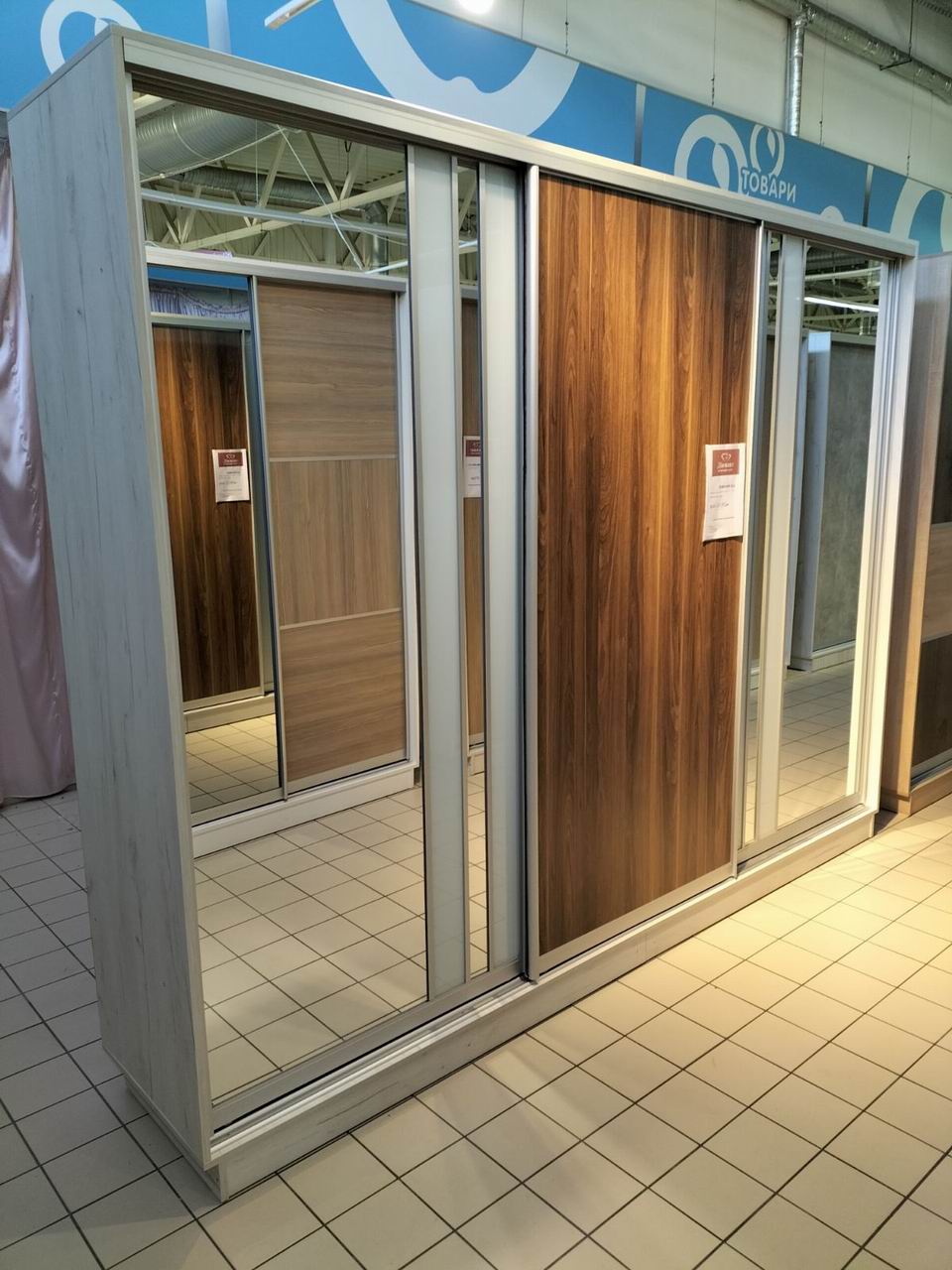 шафа купе трьохдверна ДСП, дзеркало та лак білий