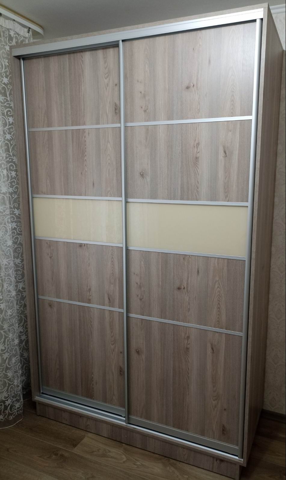 шафа купе дводверна ДСП, скло лаковане бежеве