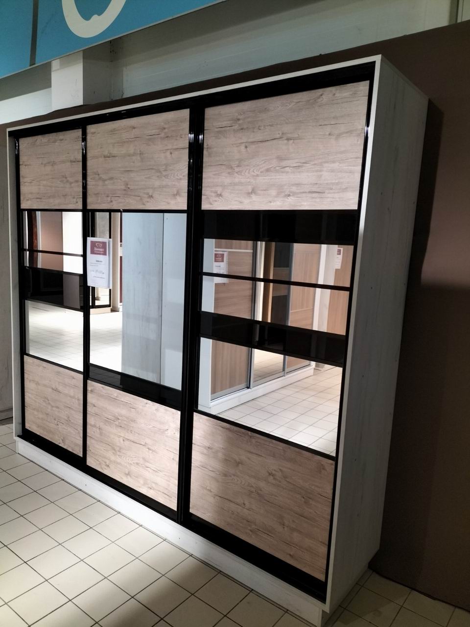 шафа купе трьохдверна ДСП, дзеркало та лак чорний, профіль венге закрита ручка