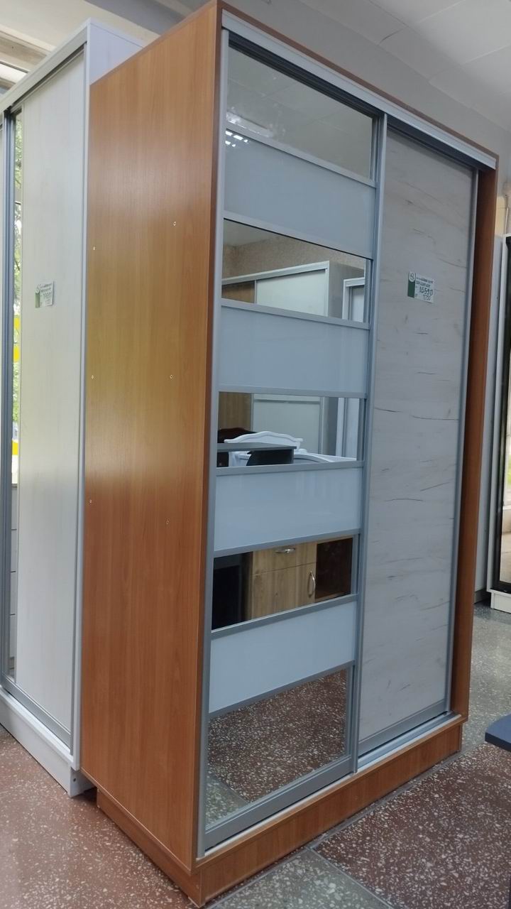 шафа-купе двохдверна ДСП вишня, лакобель та дзеркало, профіль срібло