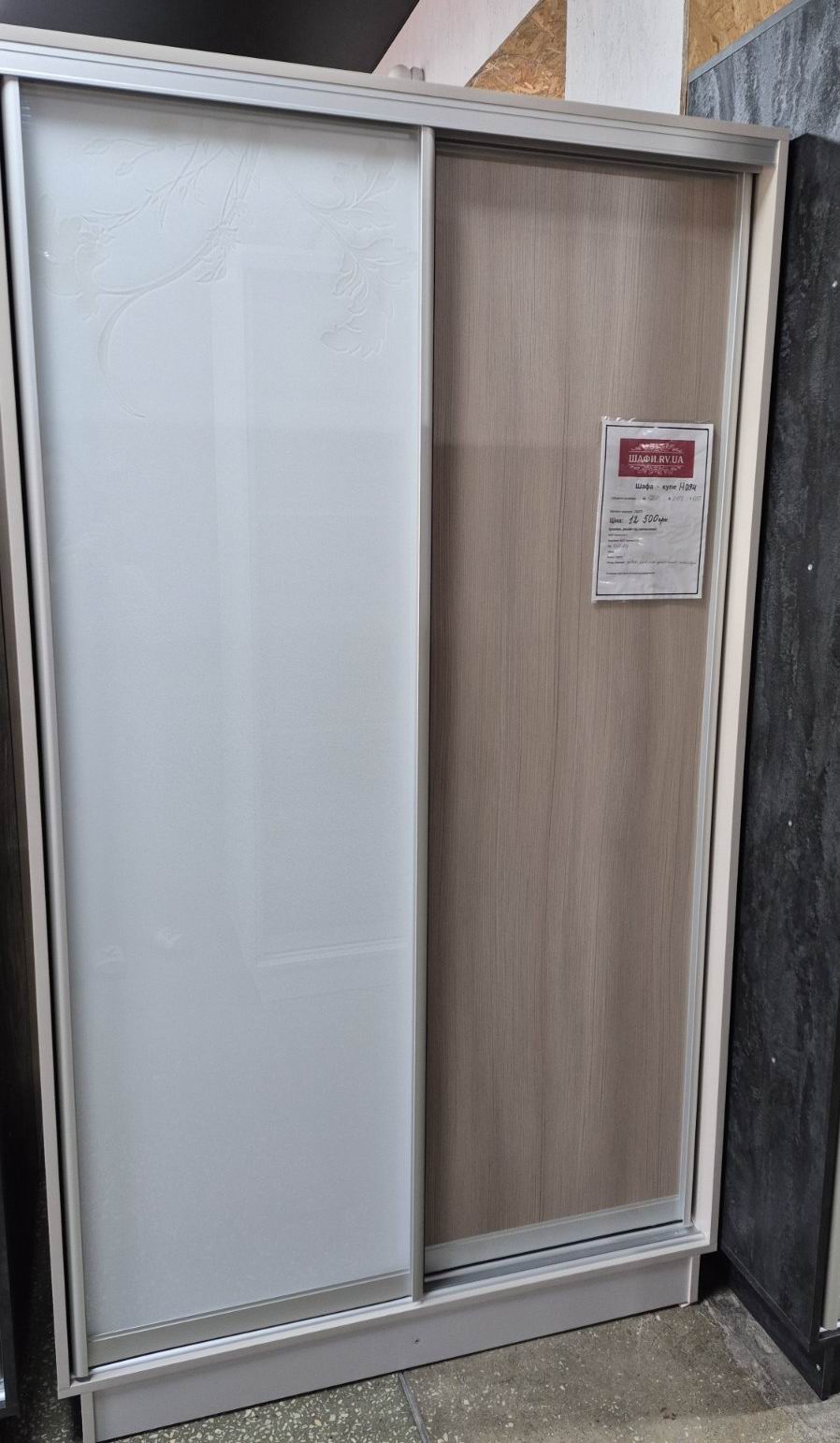 шафа-купе двохдверна, лак ультра білий з піскоструєм та ДСП, профіль срібло