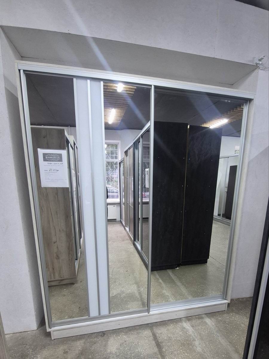 шафа-купе двохдверна ЛДСП, дзеркало та лак ультра білий, профіль срібло