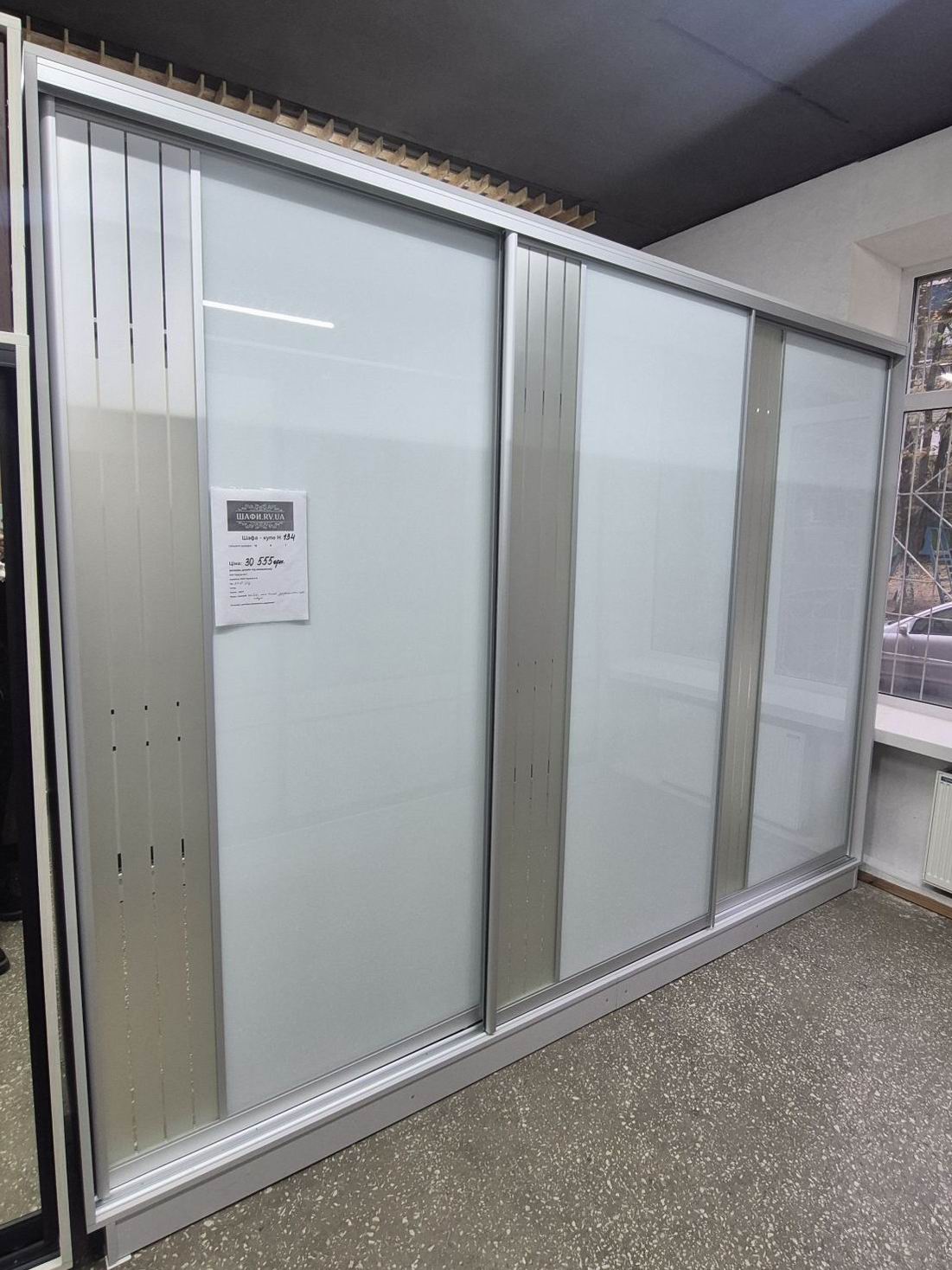 шафа-купе трьохдверна ЛДСП, лак білий та дзеркало з піскоструєм, профіль срібло